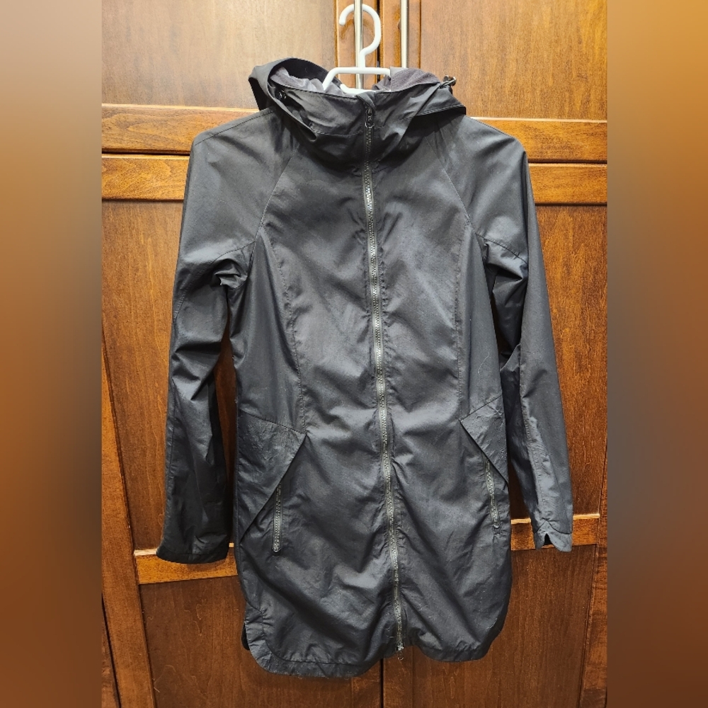 Lululemon Definatly Raining Women's Black Hooded Jacket